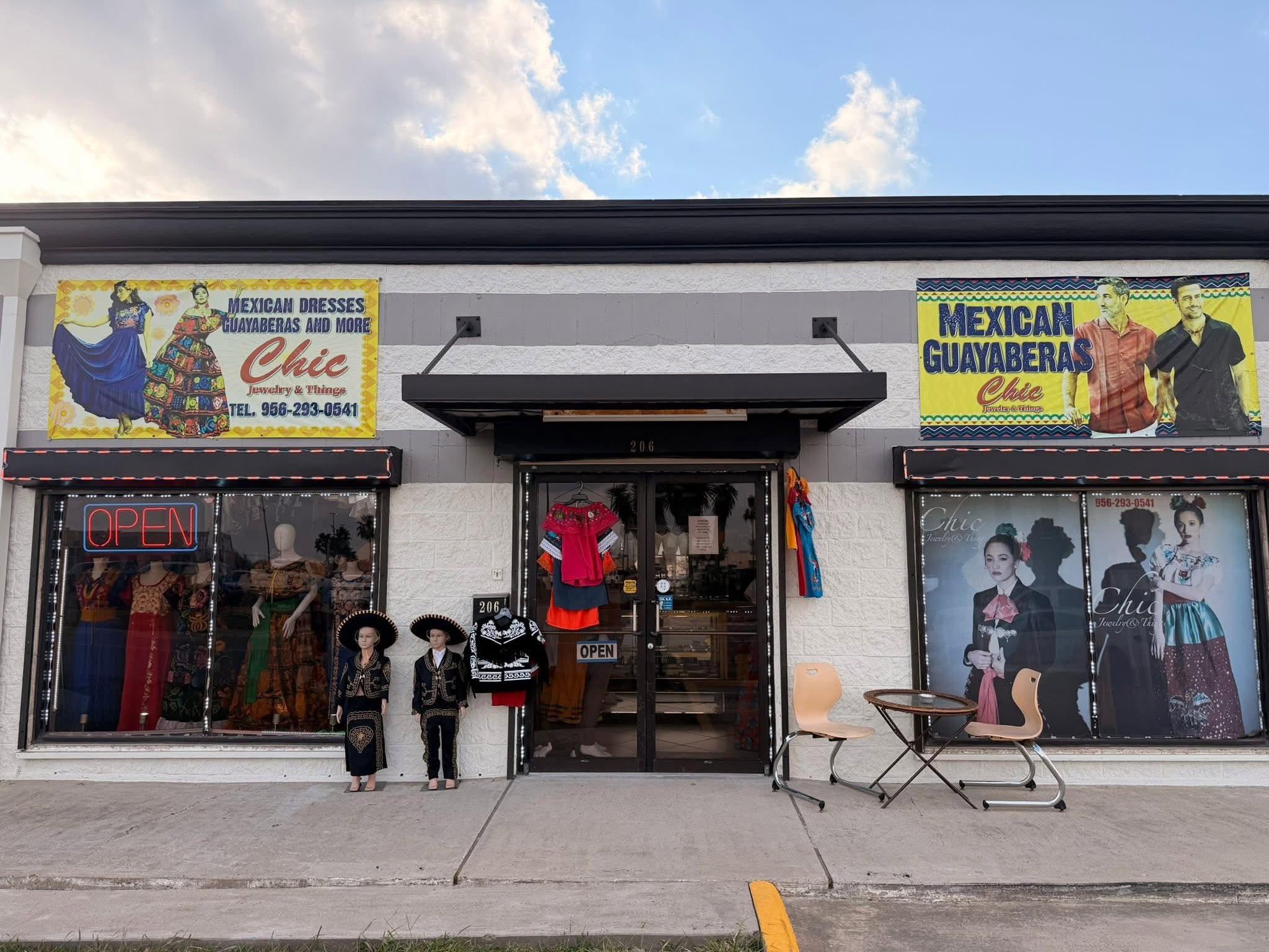 Chic Jewelry and Things front building store